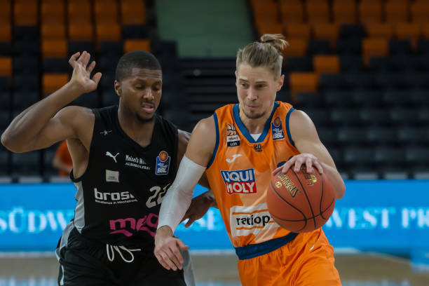 频频被对方 频频被对方