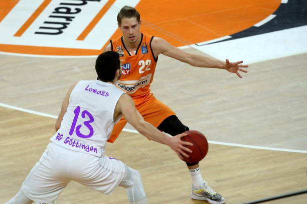 而费尔明刚 而费尔明刚